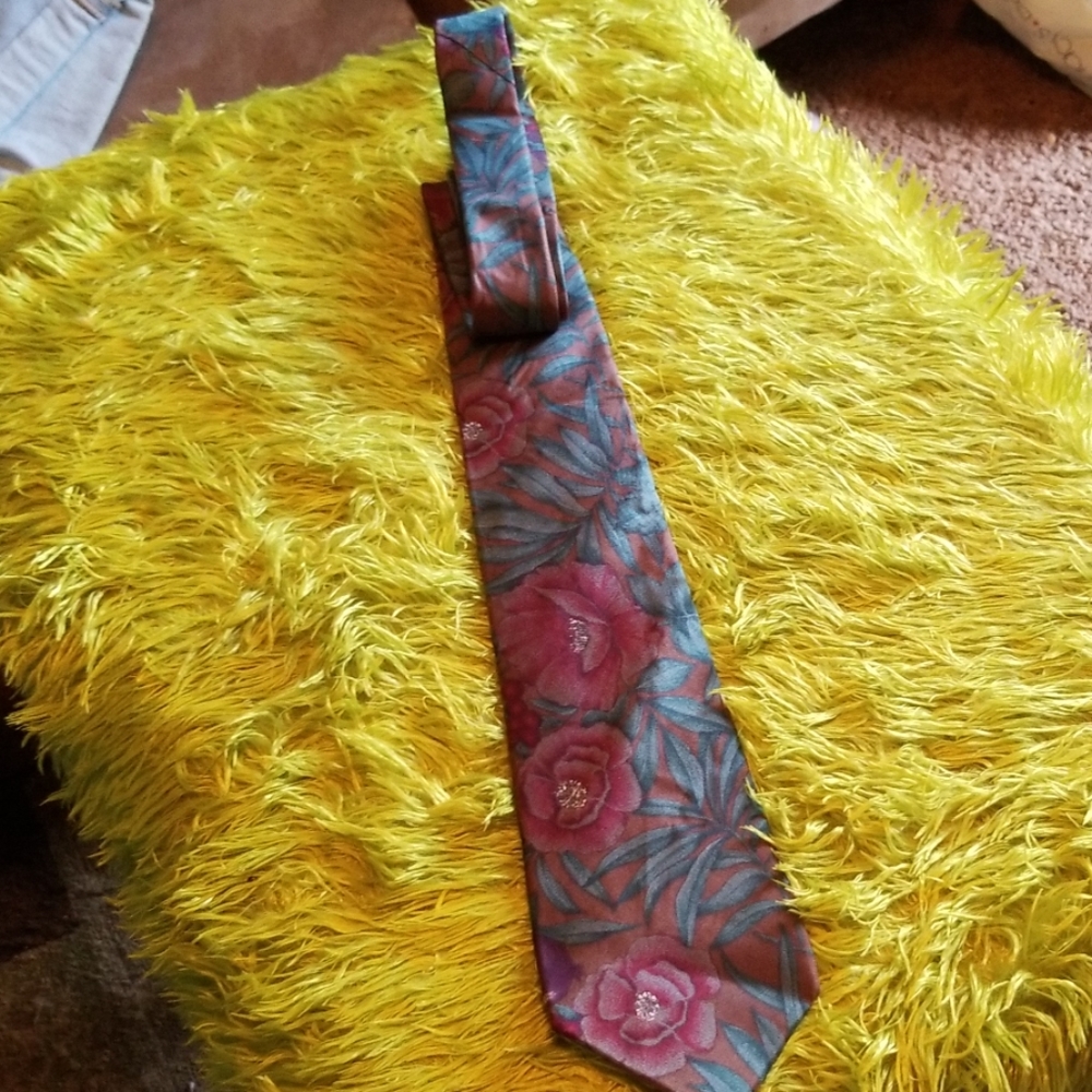 Men's luxury tie.....